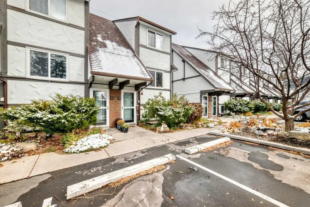304 Cedar Crescent SW #12