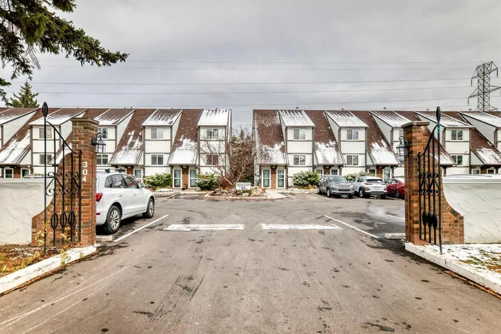 304 Cedar Crescent SW #12