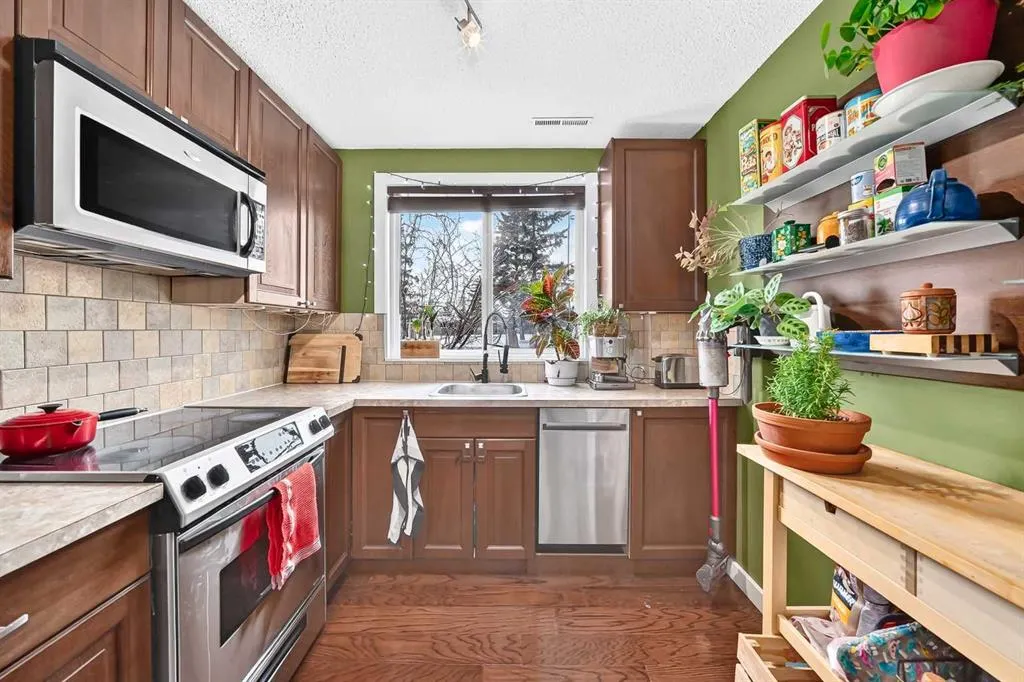 304 Cedar Crescent SW #12