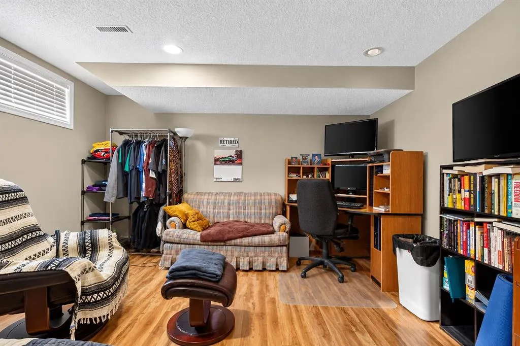16 Citadel Meadow Gardens NW