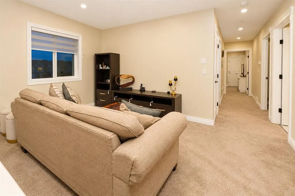 316 Kinniburgh Link