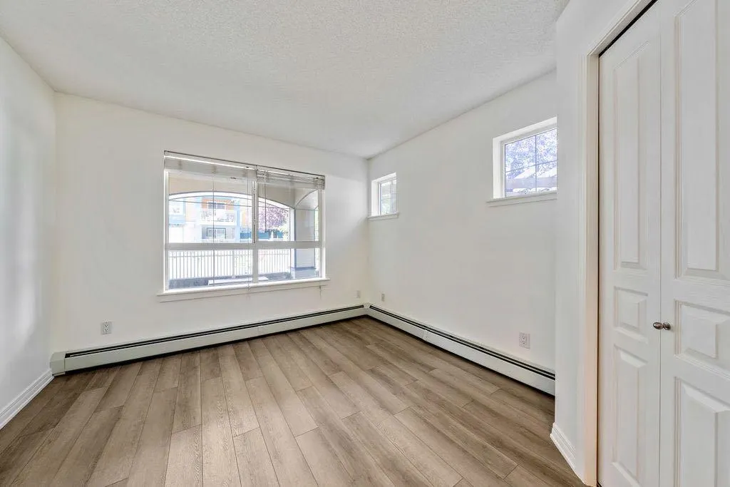 22 Richard Place SW #133
