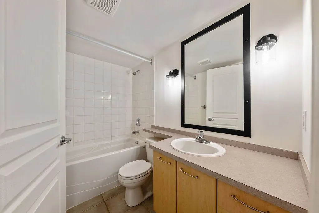 22 Richard Place SW #133