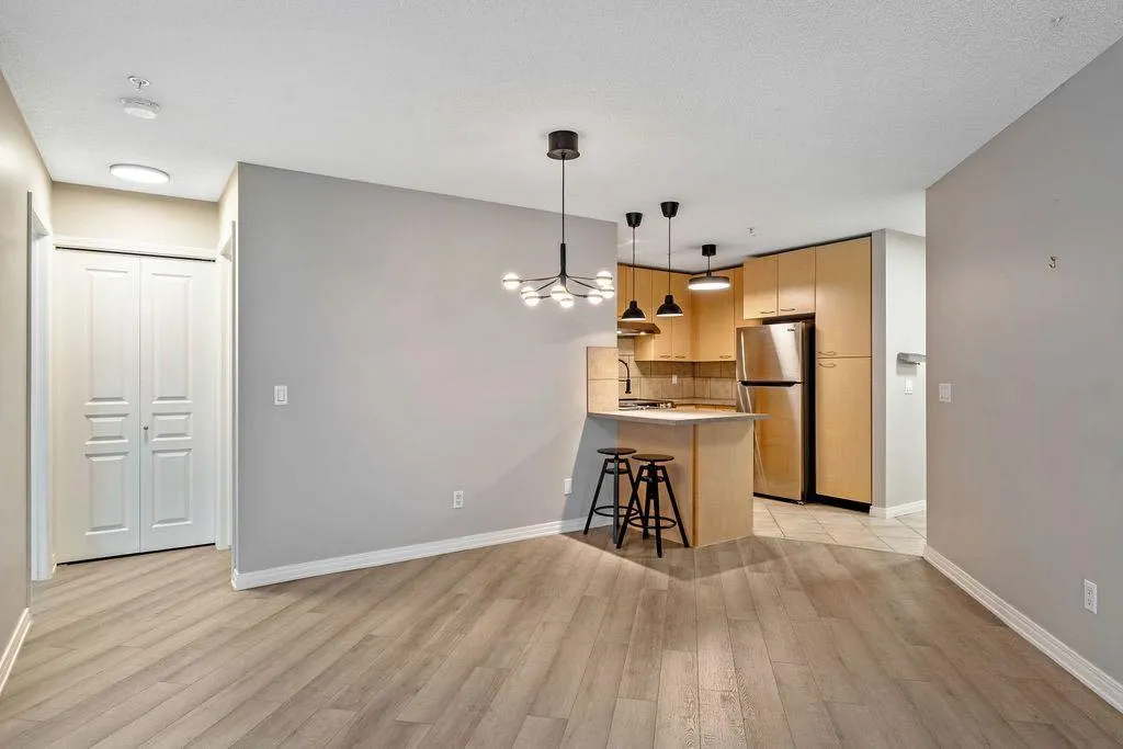 22 Richard Place SW #133