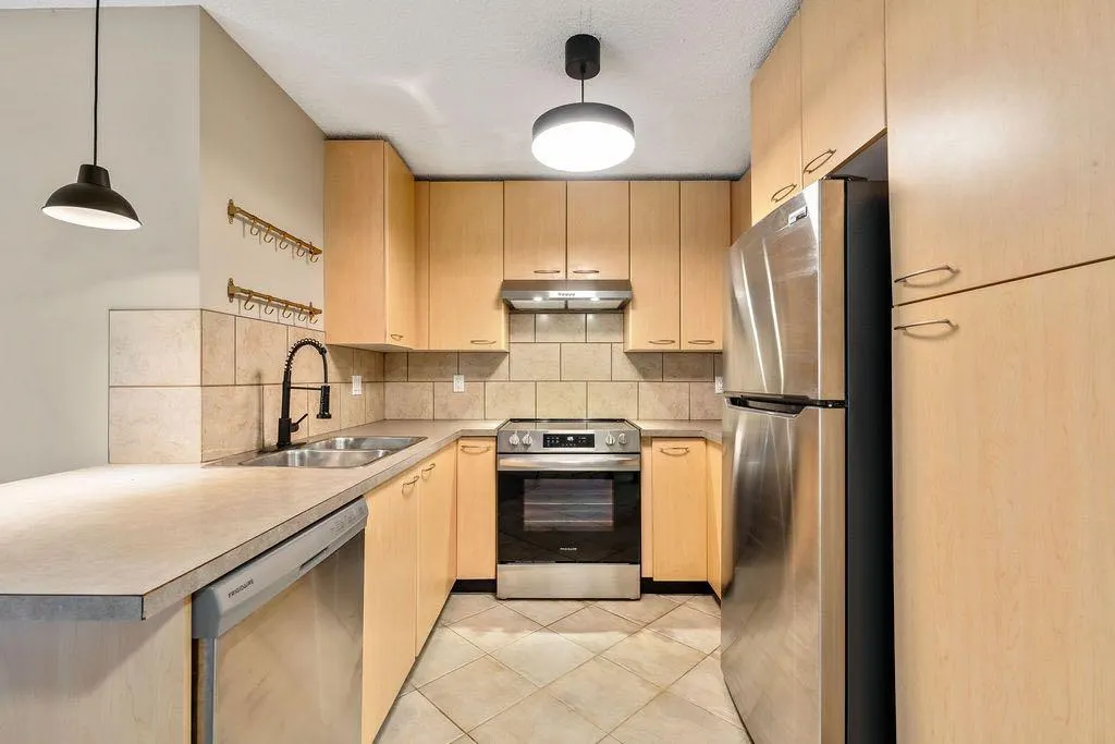 22 Richard Place SW #133
