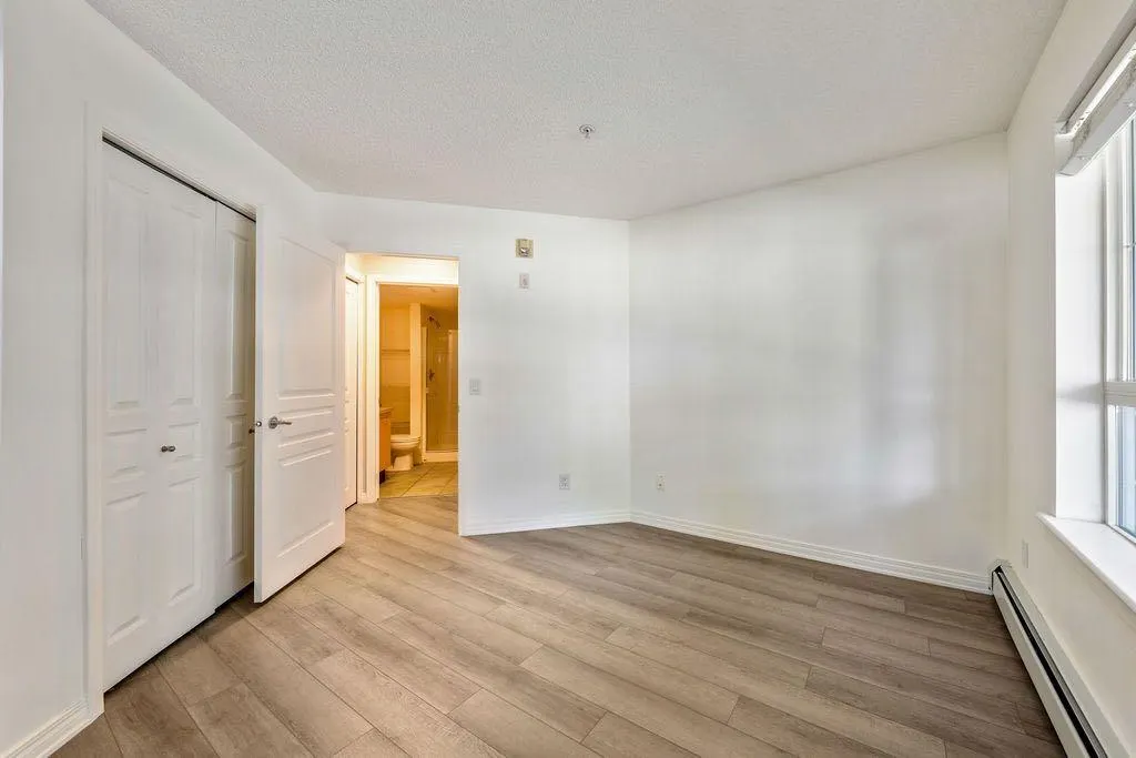 22 Richard Place SW #133