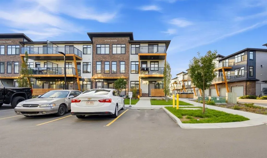 562 Seton Circle SE #301