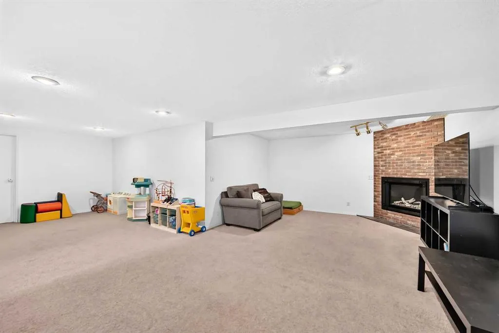 331 Brookmere Road SW