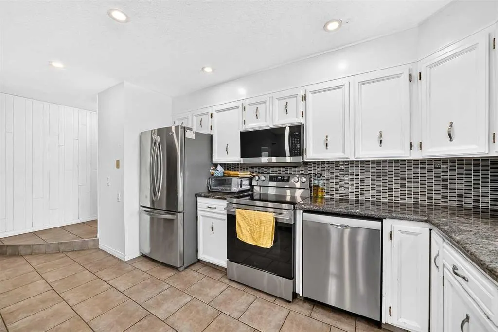 331 Brookmere Road SW