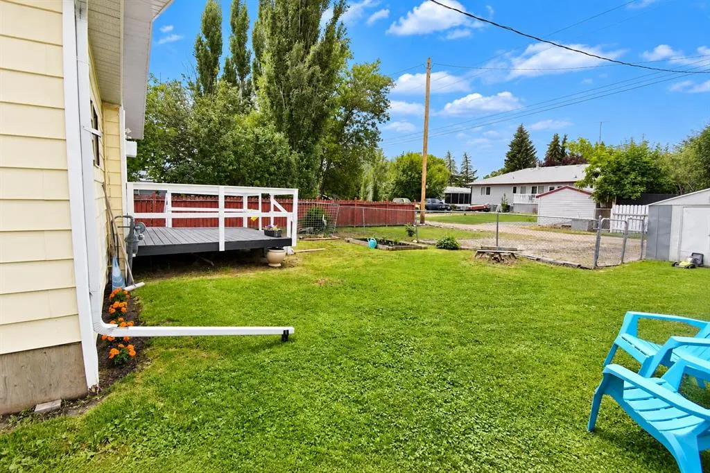 606 Tulip Street W
