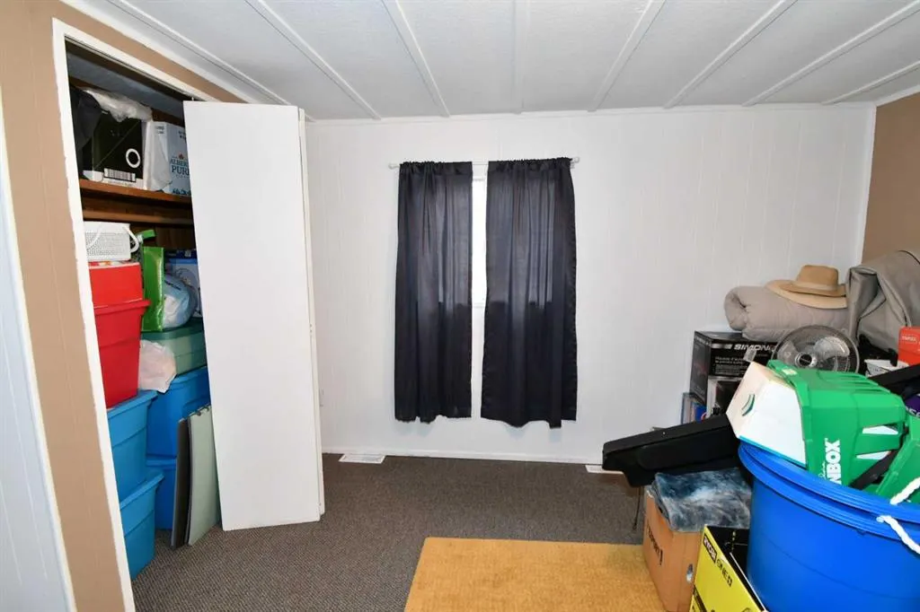 606 Tulip Street W