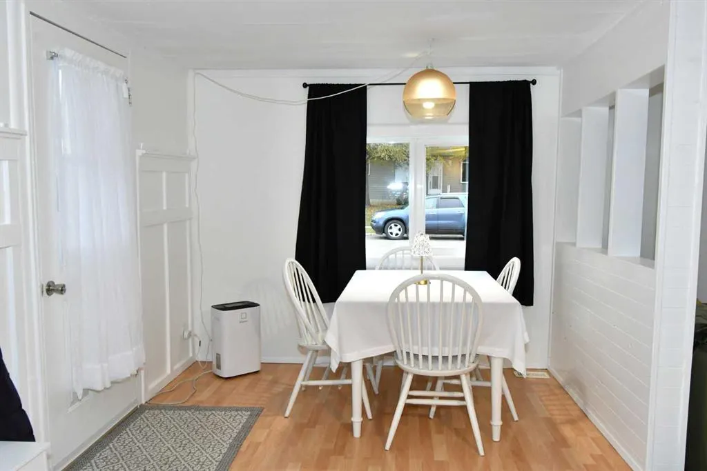 606 Tulip Street W