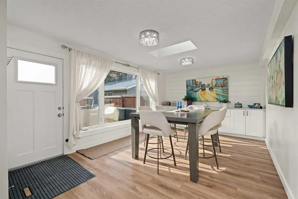 111 Lynnview Crescent SE