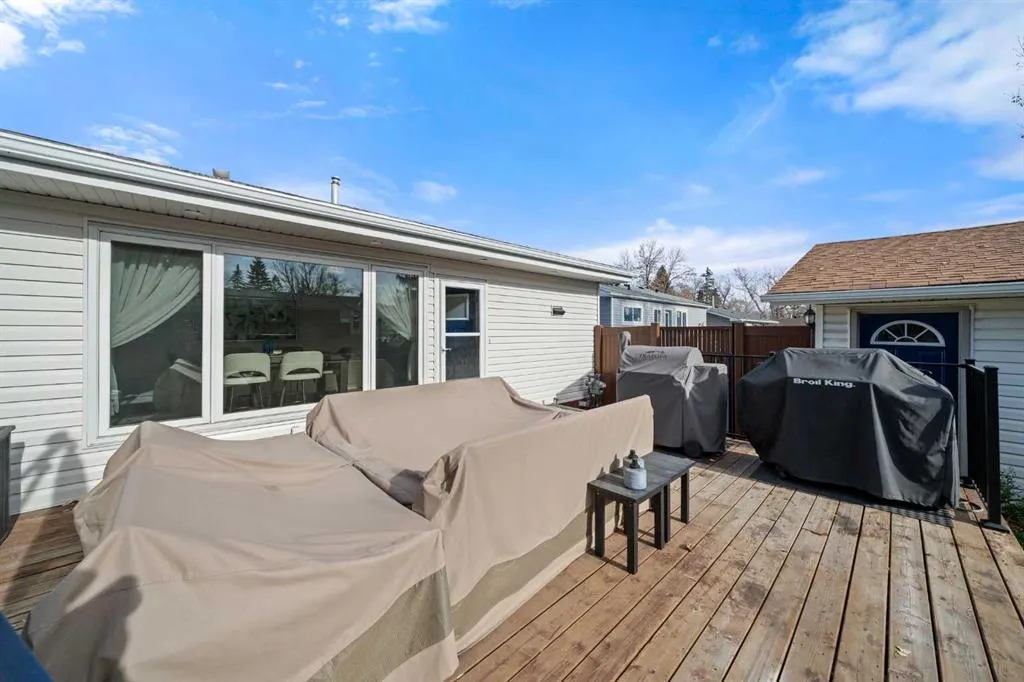111 Lynnview Crescent SE