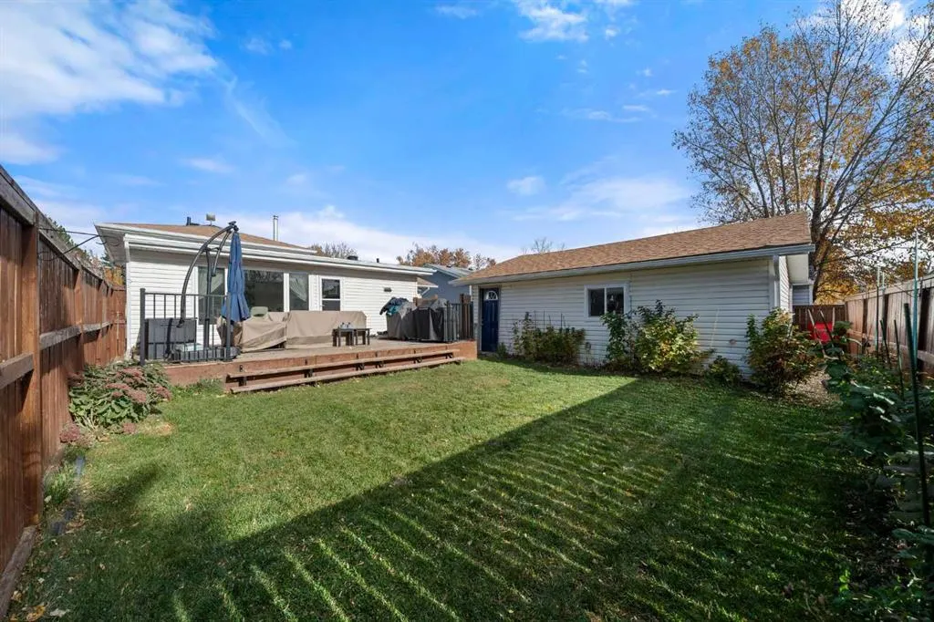 111 Lynnview Crescent SE