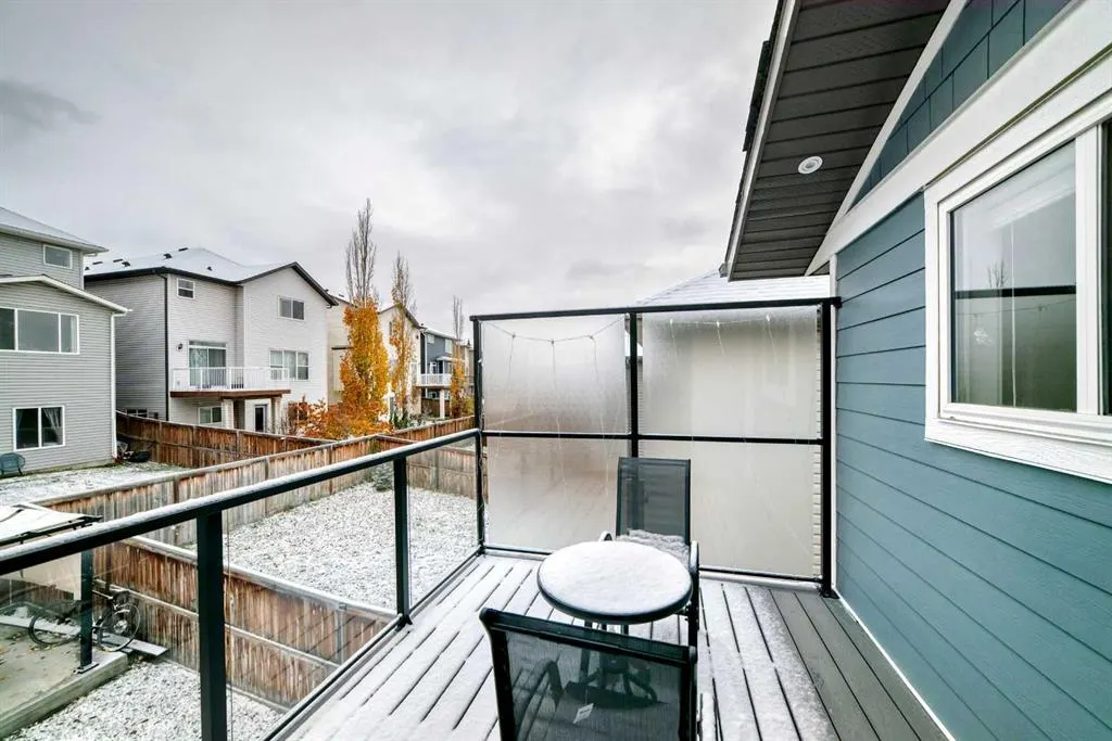 200 Panora Close NW