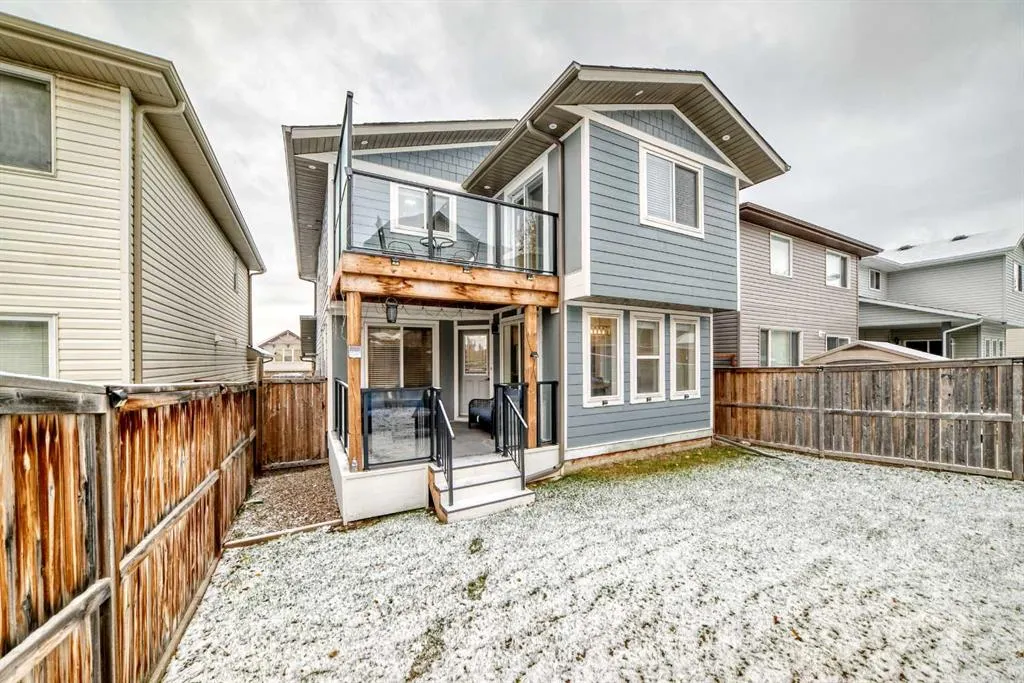 200 Panora Close NW