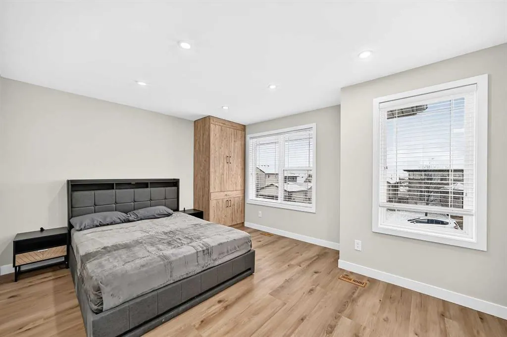 200 Panora Close NW