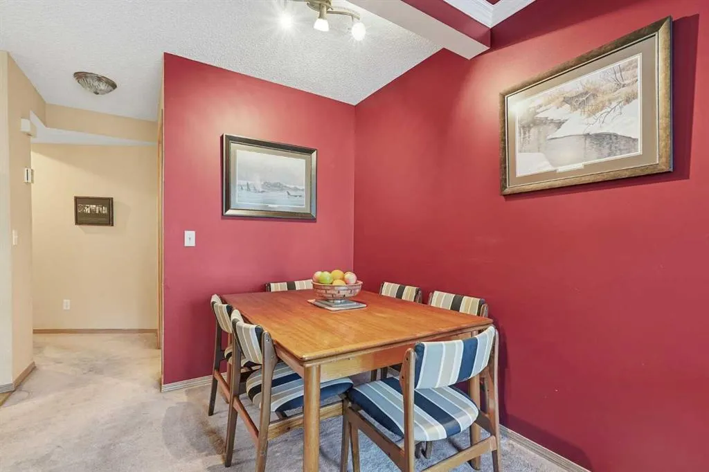 58 Country Hills Villas NW