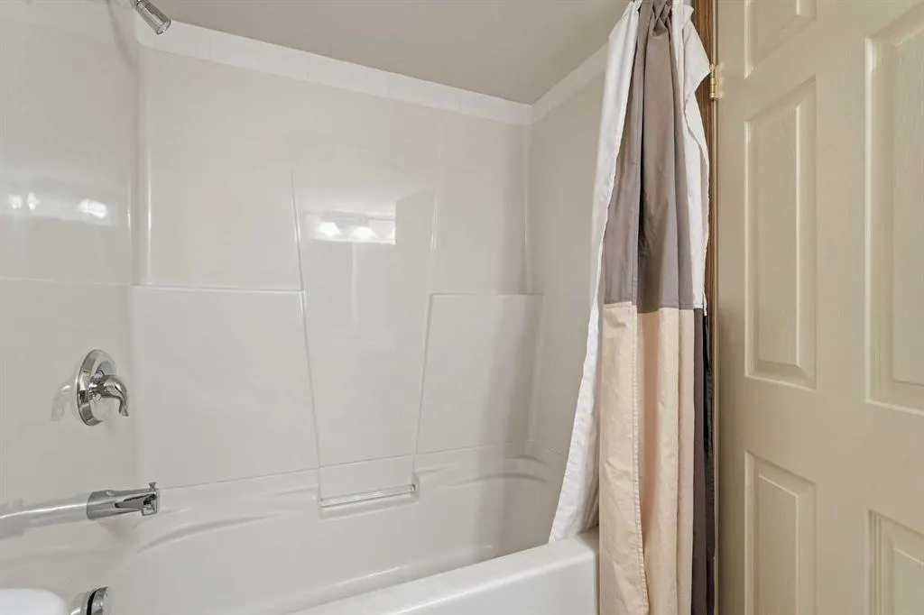 58 Country Hills Villas NW
