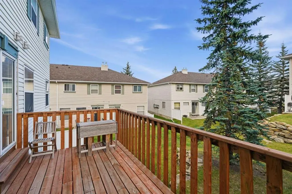 58 Country Hills Villas NW