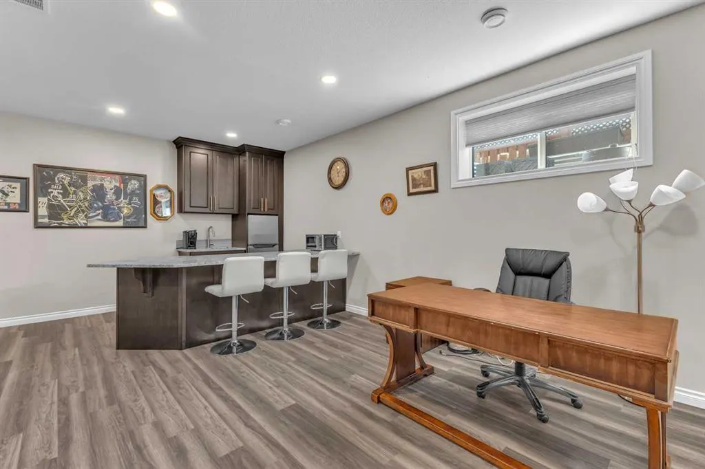 5052 Lakeshore Drive