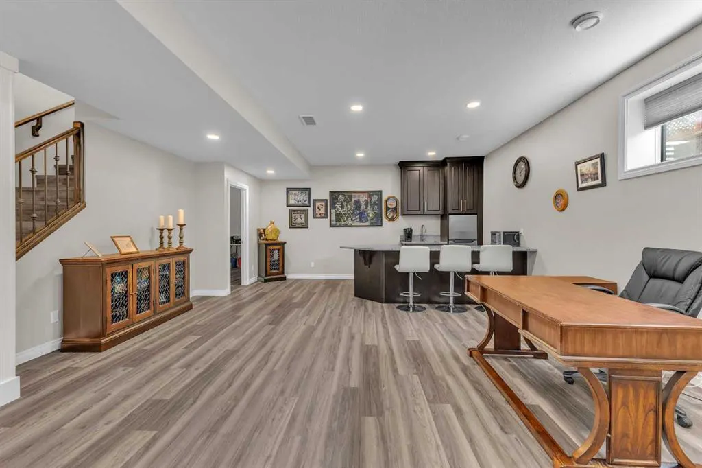 5052 Lakeshore Drive