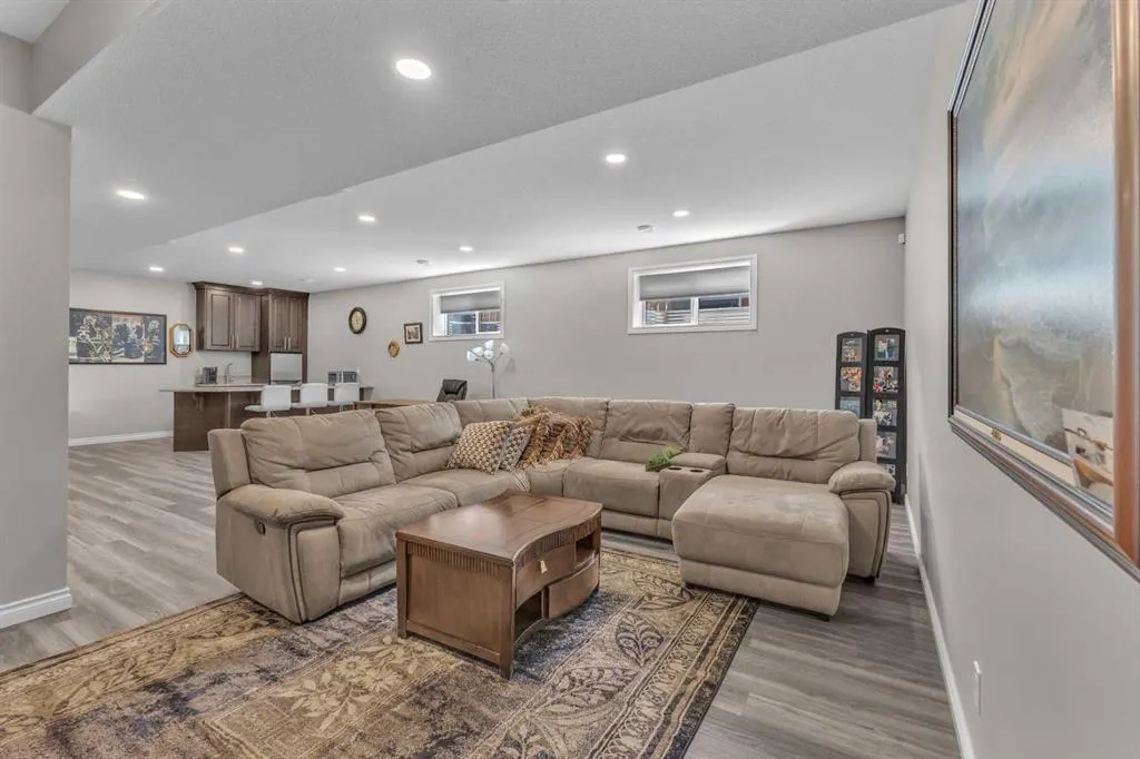5052 Lakeshore Drive