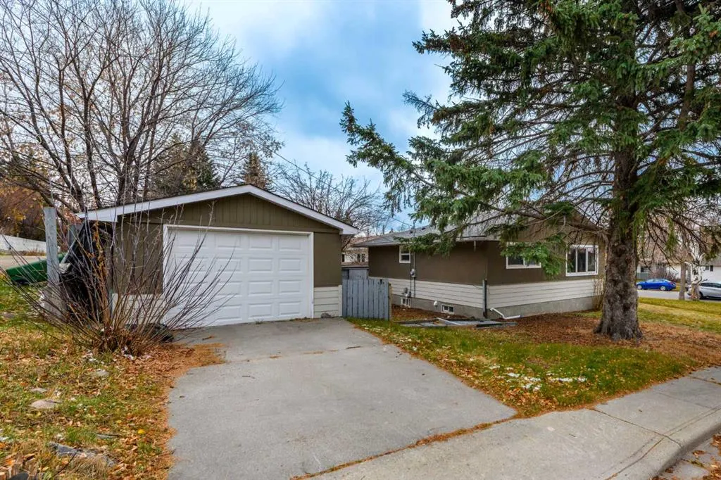 4 Cheyenne Crescent NW