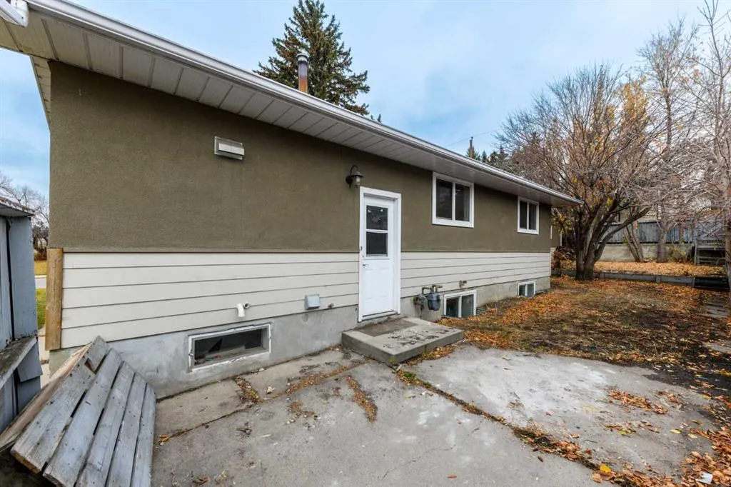 4 Cheyenne Crescent NW