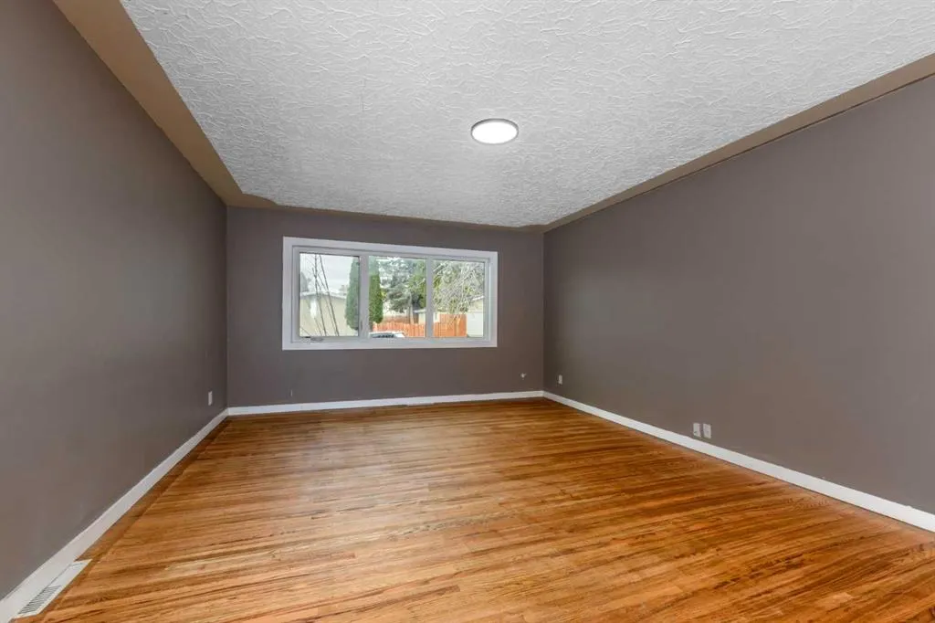 4 Cheyenne Crescent NW
