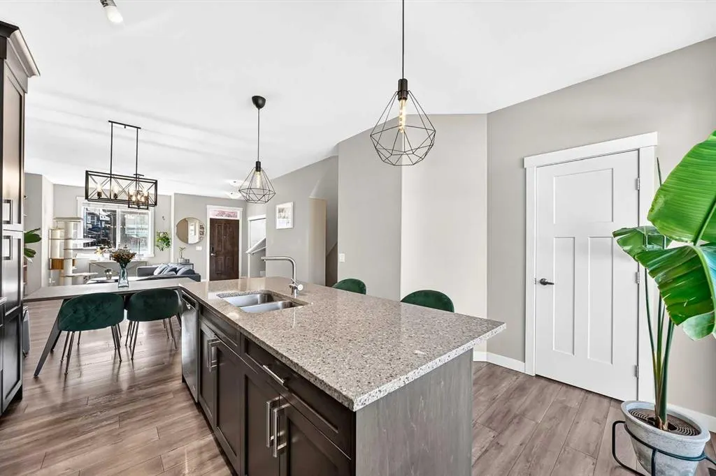 601 Evanston Manor NW