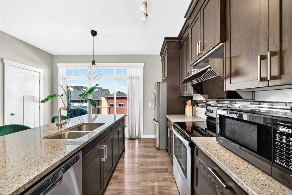 601 Evanston Manor NW