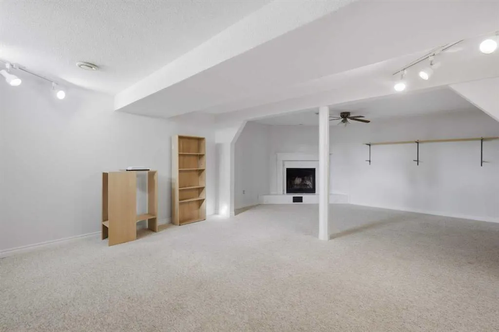 97 Neville Close
