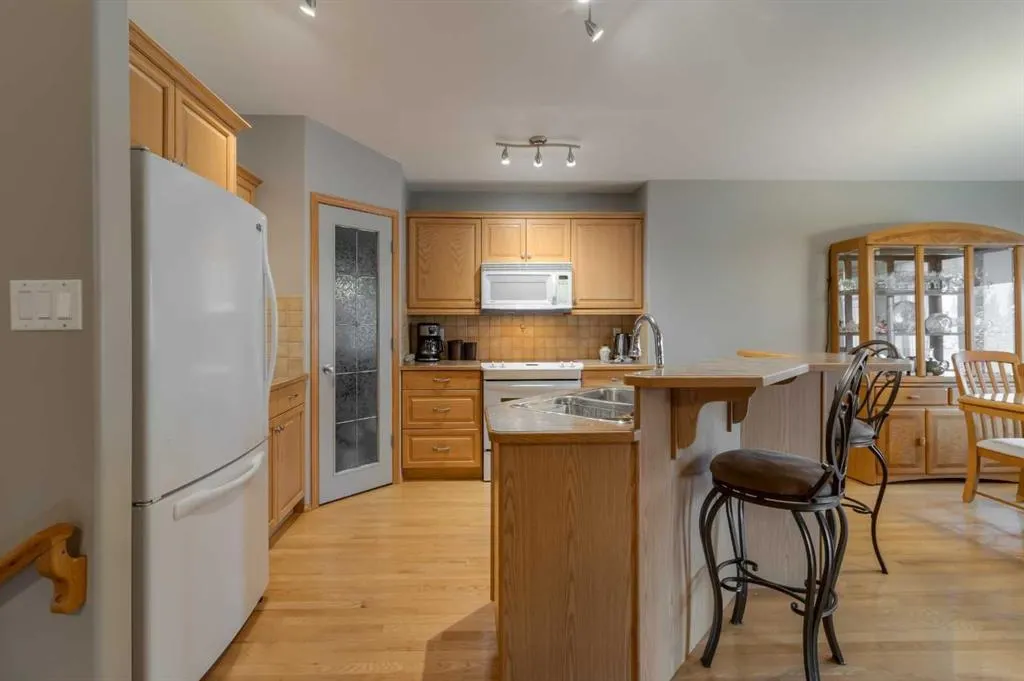 38 Riverpark Boulevard W