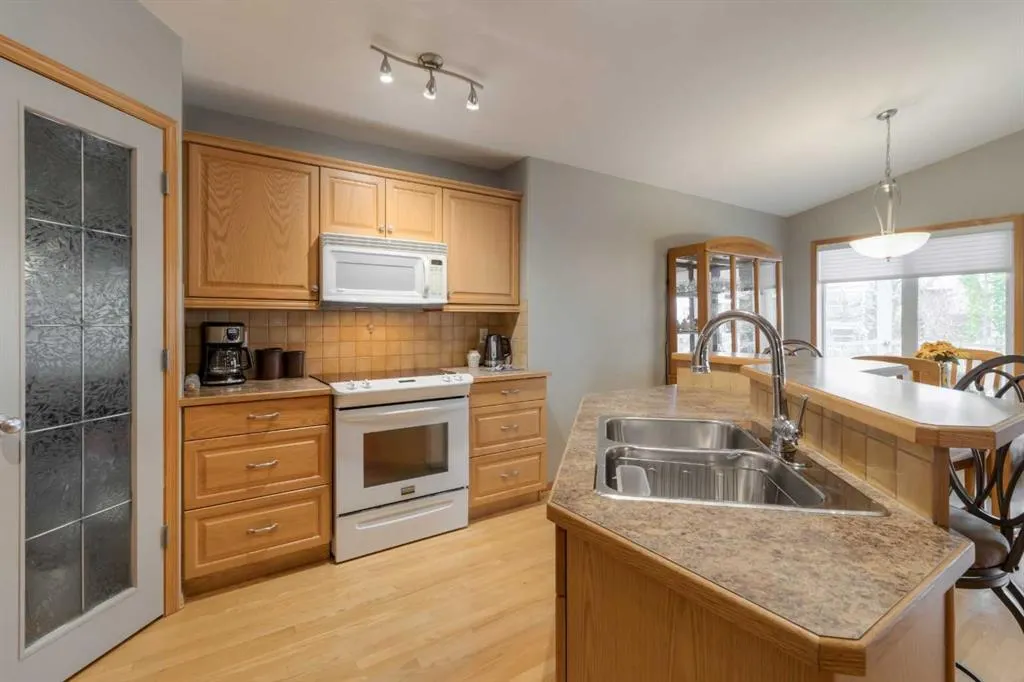 38 Riverpark Boulevard W