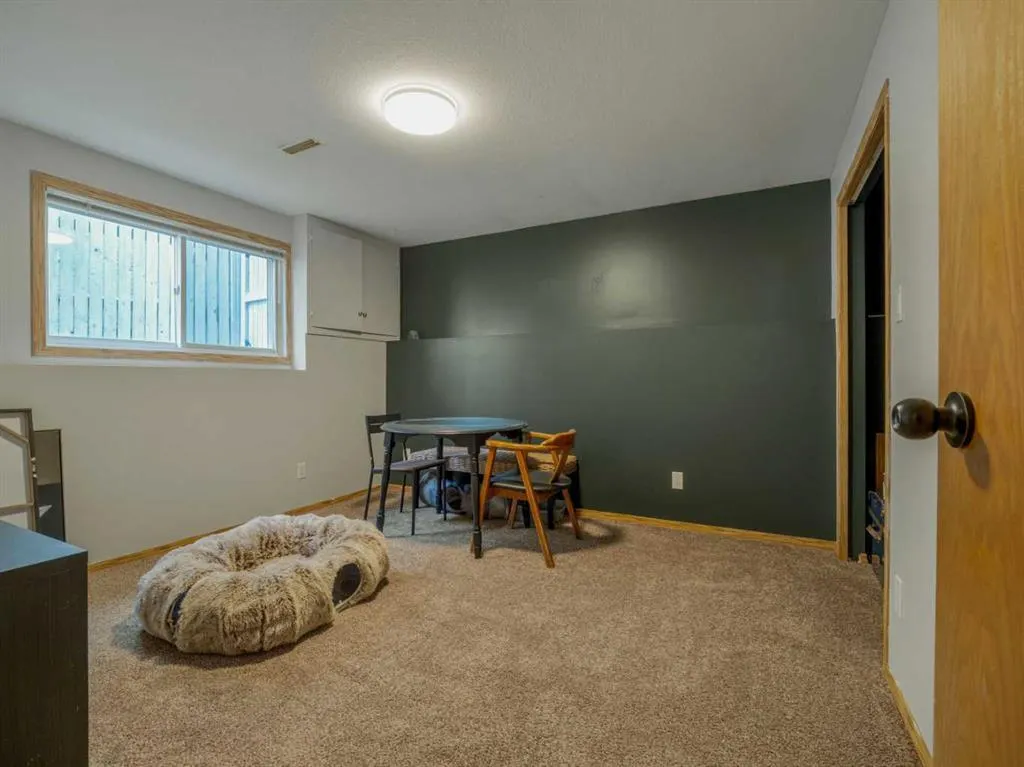 55 Assiniboia Road W