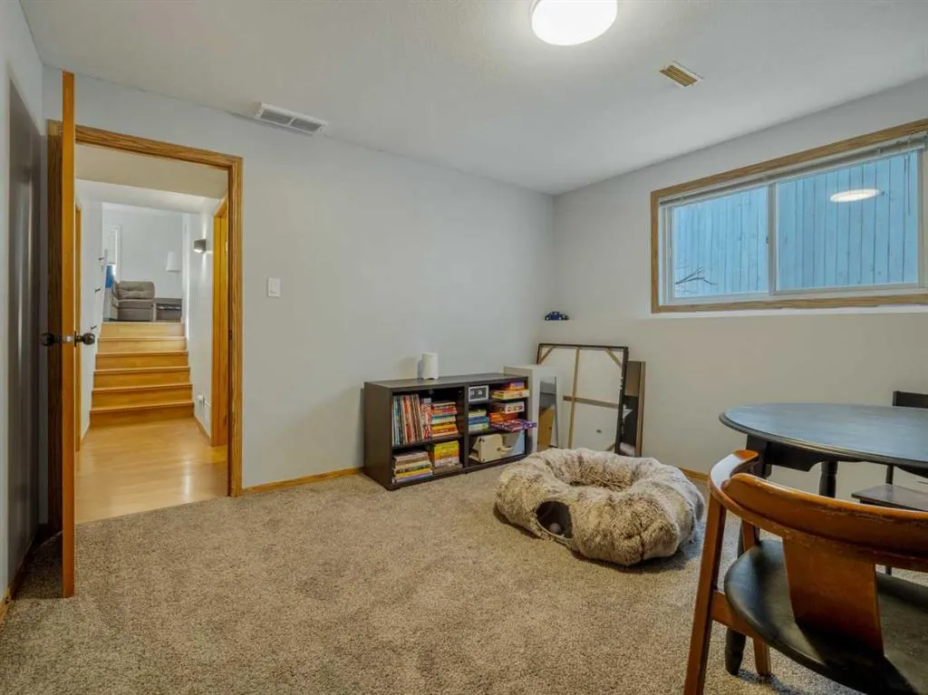 55 Assiniboia Road W