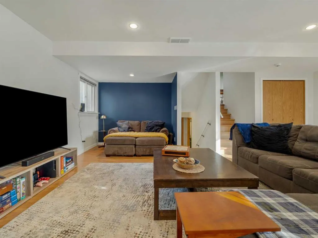 55 Assiniboia Road W