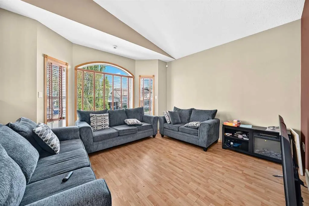 116 Iverson Close