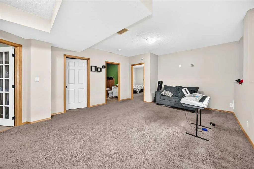 116 Iverson Close