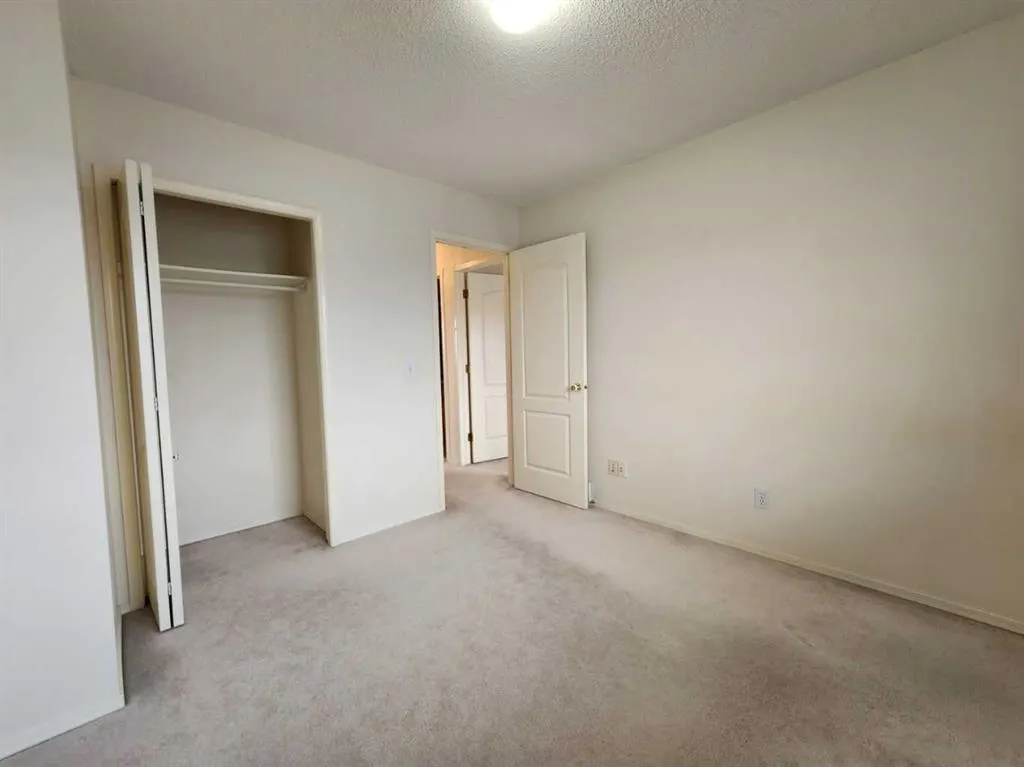 102 Somervale Green SW
