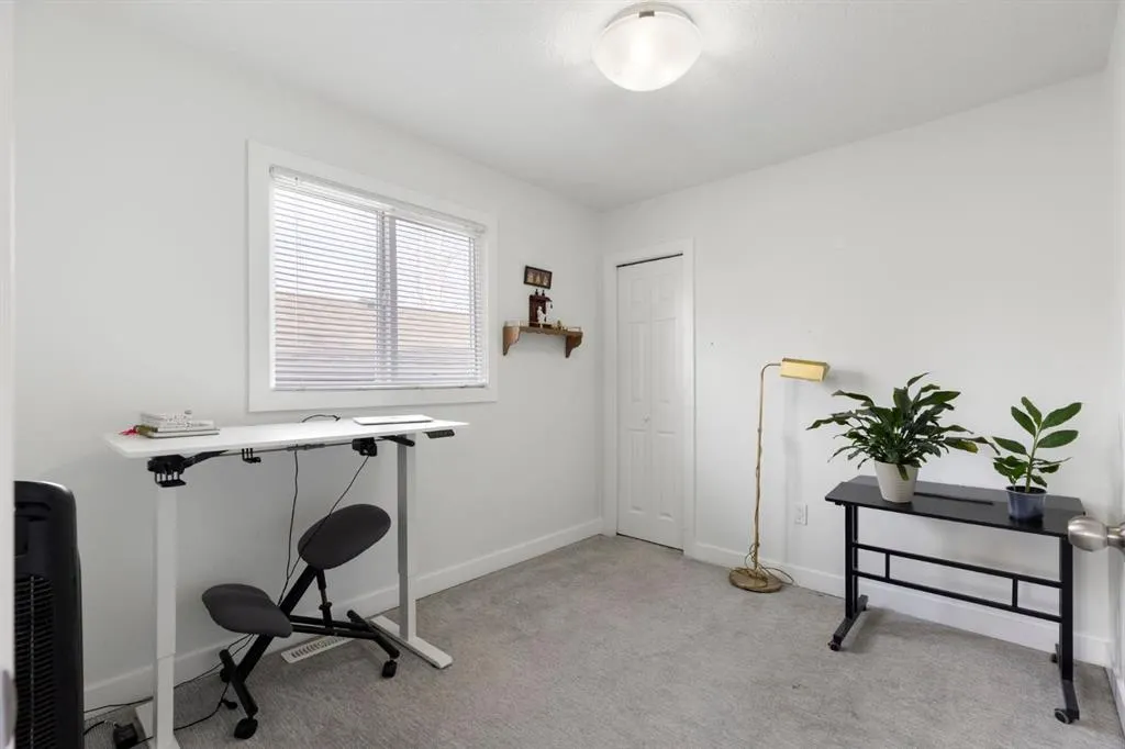 5711 24 Avenue NE