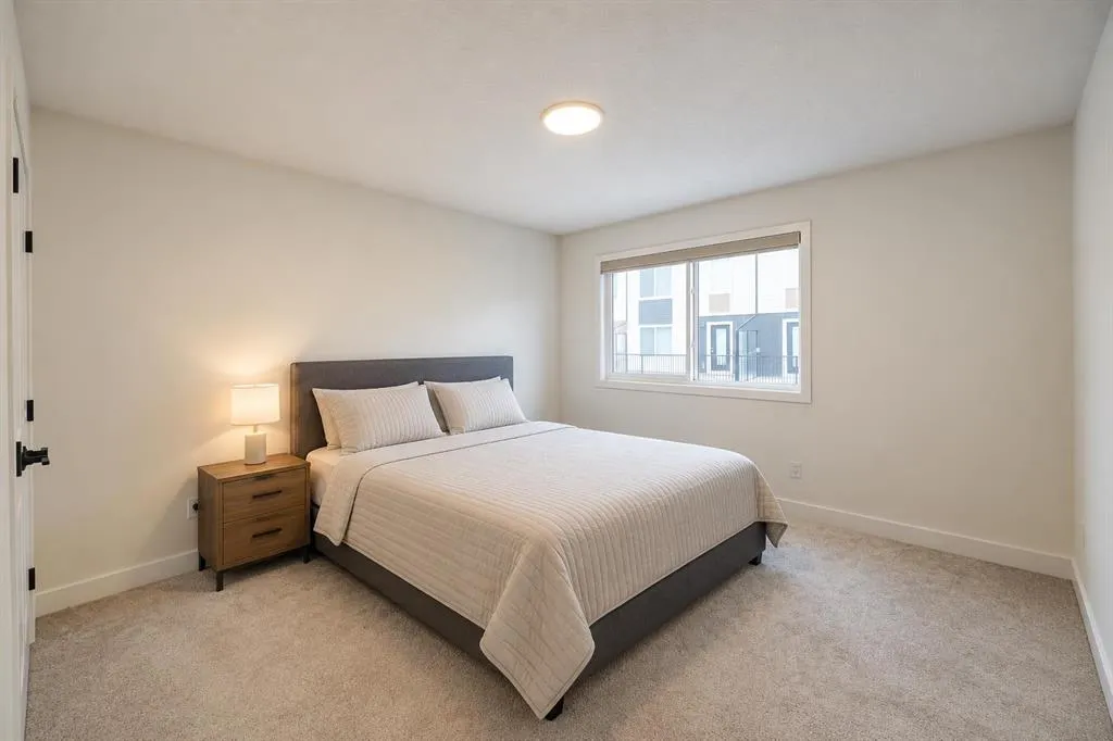 275 Corner Glen Crescent NE