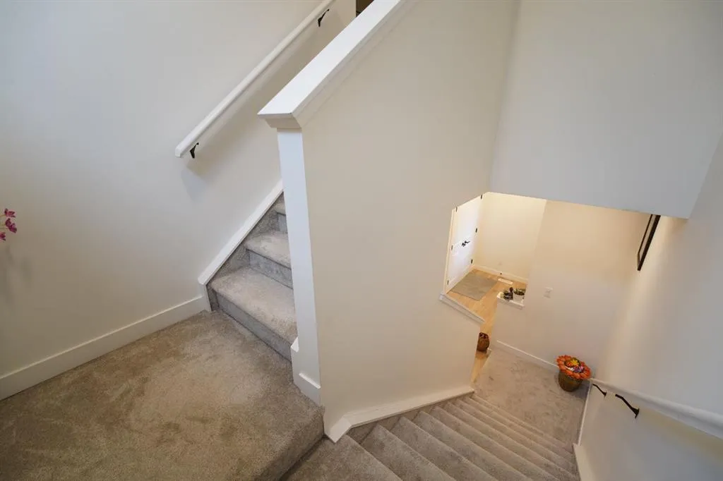 275 Corner Glen Crescent NE