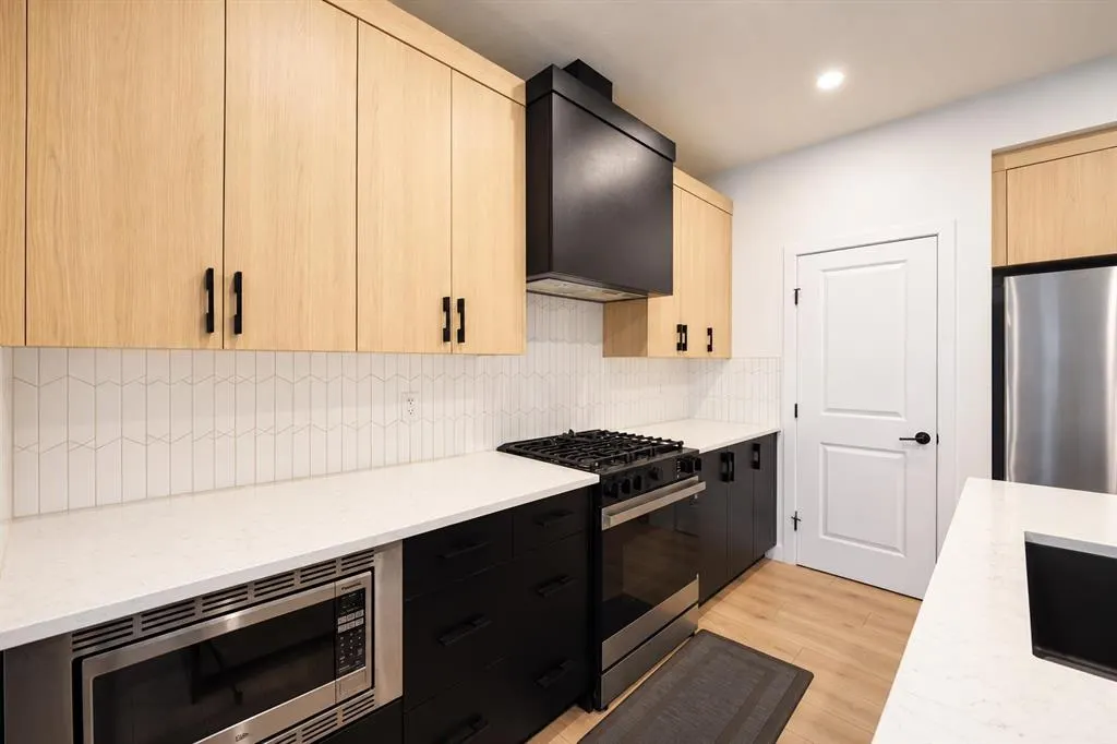 275 Corner Glen Crescent NE