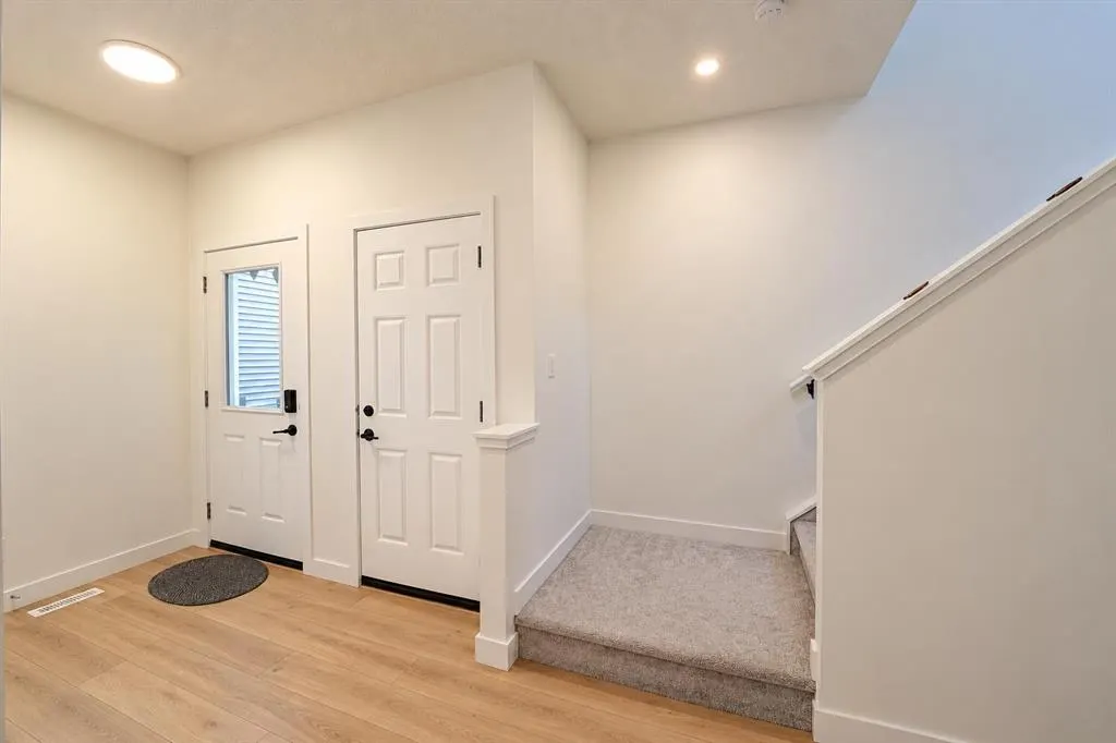 275 Corner Glen Crescent NE
