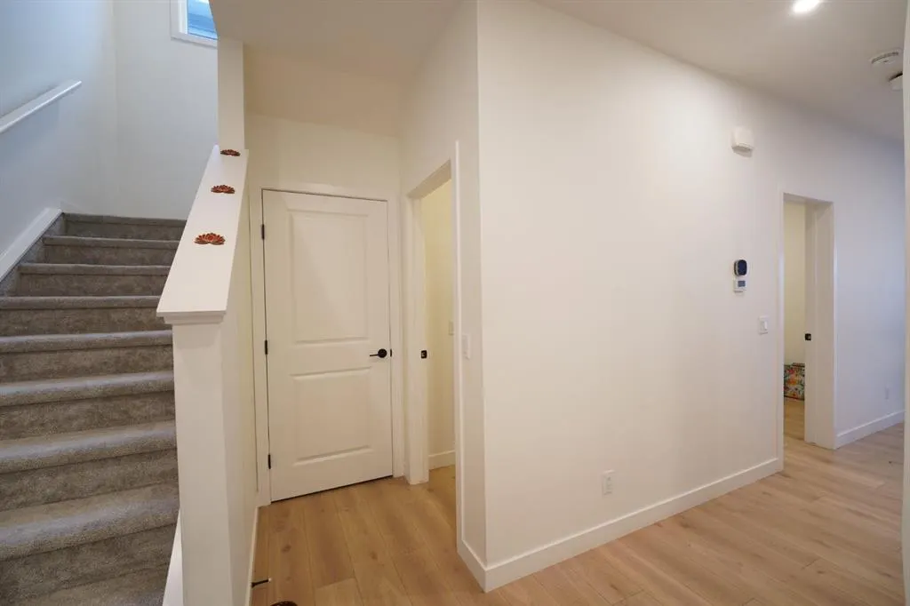 275 Corner Glen Crescent NE