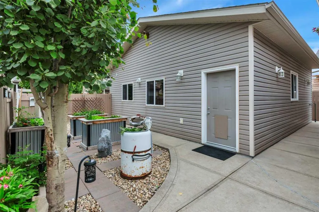 52 Irving Crescent