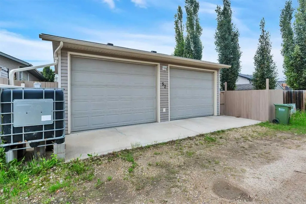 52 Irving Crescent
